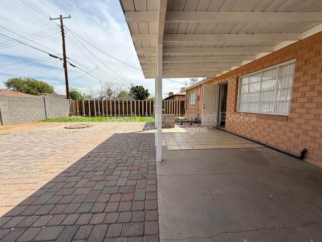 Building Photo - 3926 W Bethany Home Rd