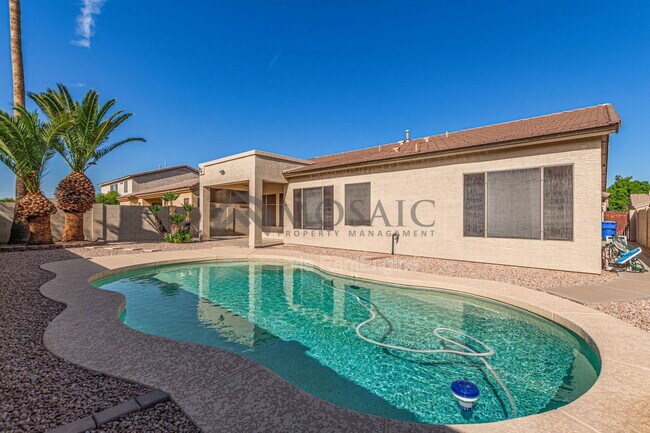 Building Photo - 745 W Citrus Way