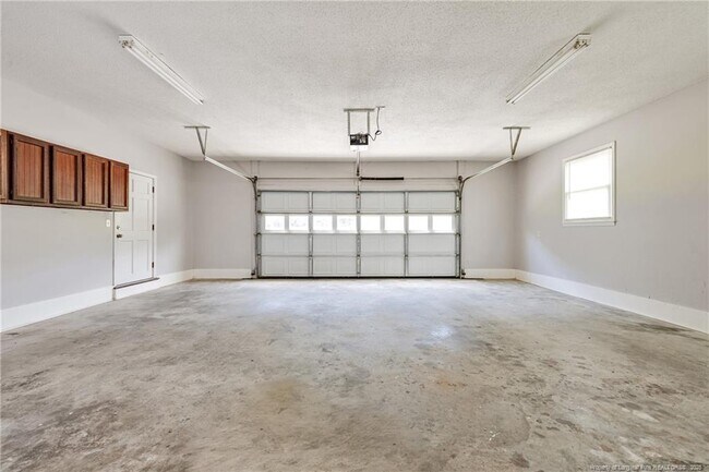 Building Photo - 329 Eddies Ln