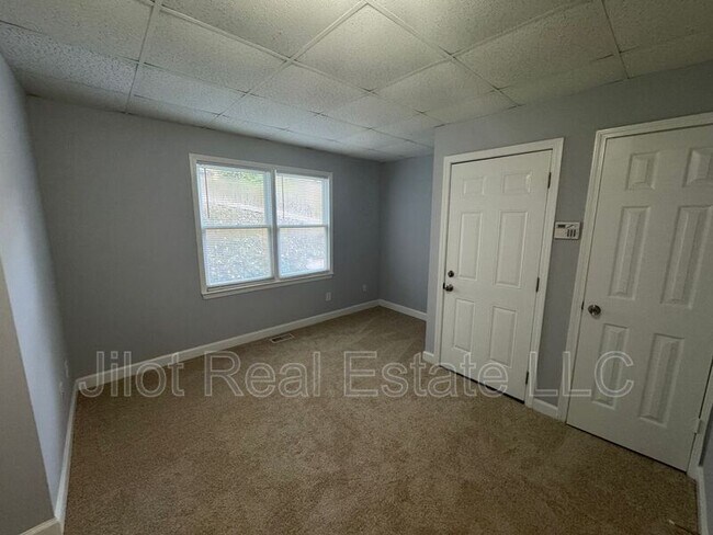 Building Photo - 459 Oak Hill Cir