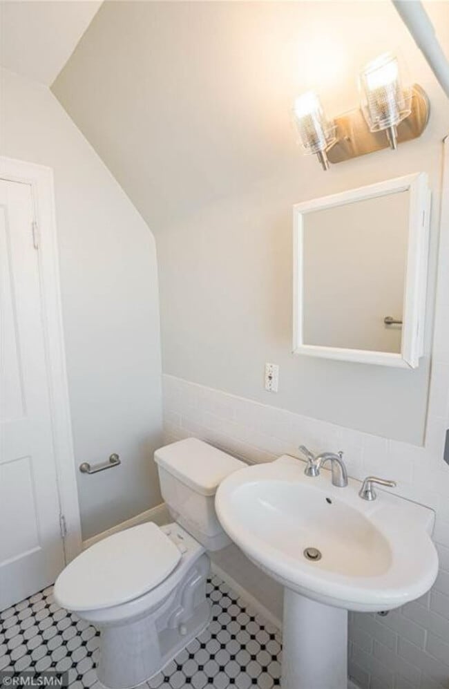 Building Photo - 2940 Vincent Ave N