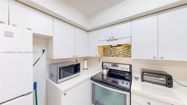 Building Photo - 15390 SW 76th Ter