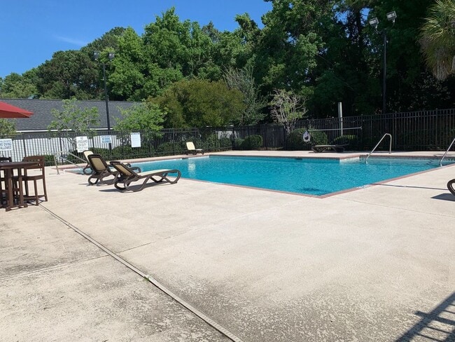 Building Photo - 1 Bedroom Townhome in West Ashley