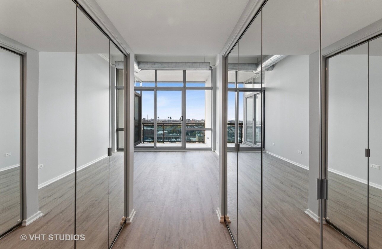 Building Photo - 1819 S Michigan Ave