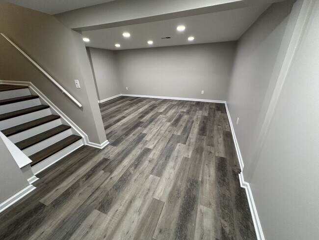 Building Photo - 5335 Tara Hill Dr