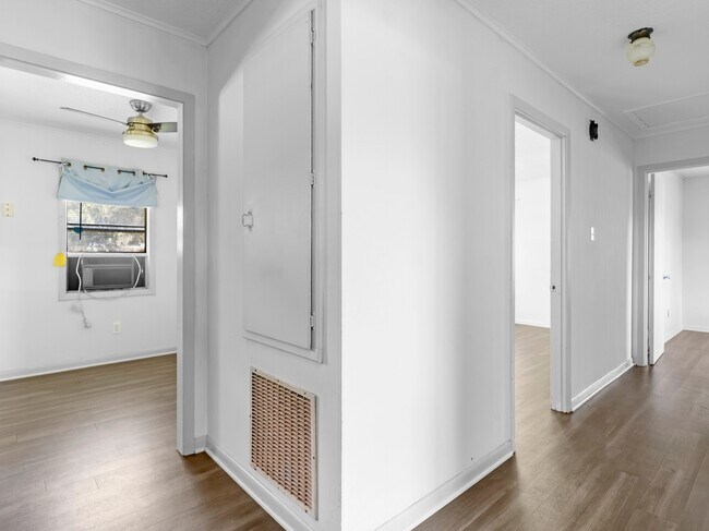 Building Photo - 147 9th St