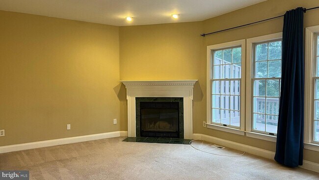 Building Photo - 67 Highpoint Dr