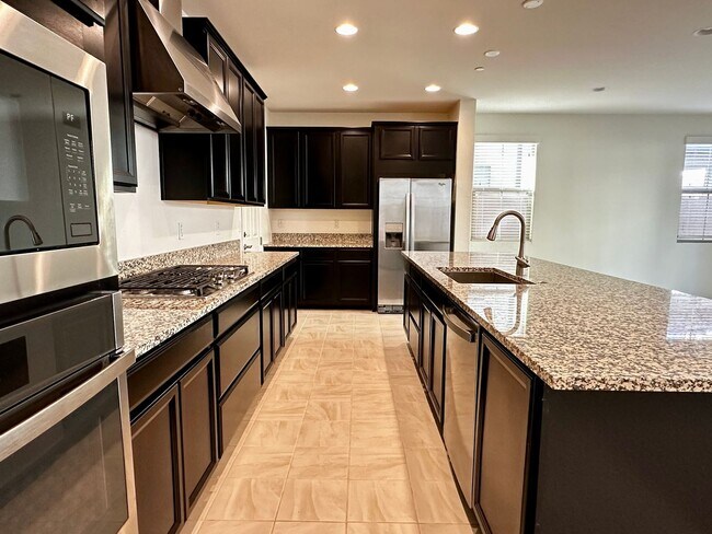 Building Photo - RECKER AND RAY MOVE IN READY 4 BEDROOM 2.5 BATHROOM HOME PERFECTLY LOCATED