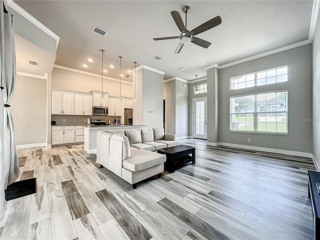 Building Photo - 725 E Charleston Ct