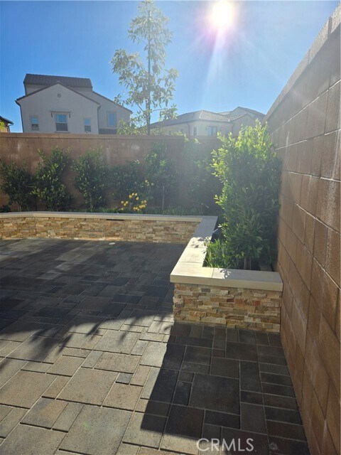 Building Photo - 113 Escala