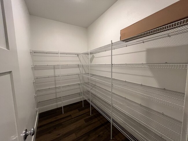 Building Photo - Beautiful and Newer 4 Bedroom 2.5 Bathroom Craftsman attached House close to the Columbia River! ...