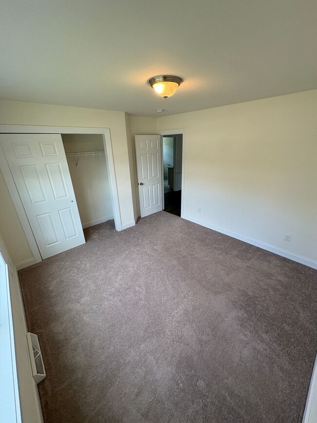 Building Photo - Charming 4 bedroom 3 bath in Ballston Lake #