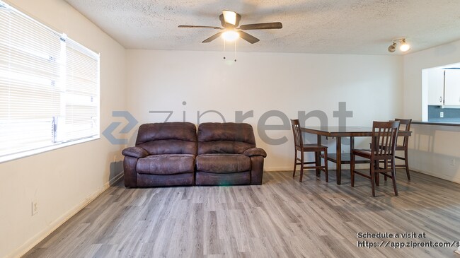 Building Photo - 604 Roselyn Ave