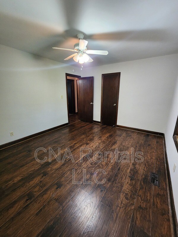 Building Photo - 104 E Acres Dr SE