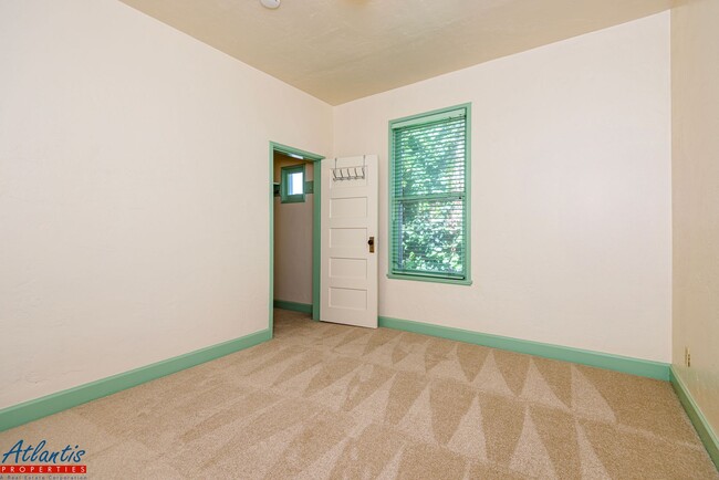 Building Photo - Lovely Home | Desirable Location