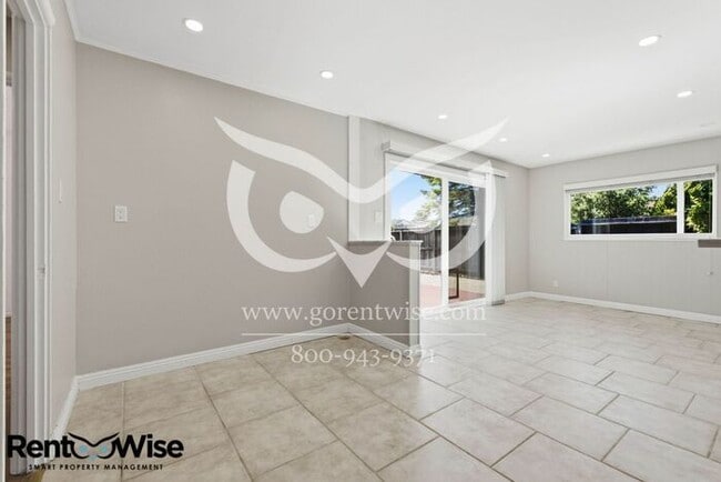 Building Photo - 1109 Ridgewood Dr