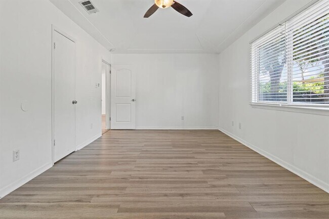 Building Photo - 1605 Windrift Way