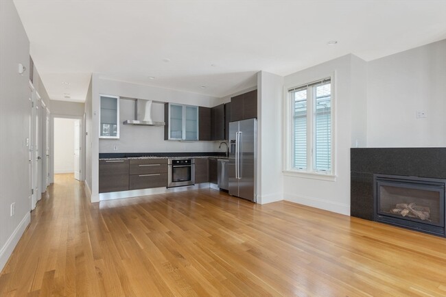 Building Photo - 308 Beacon St