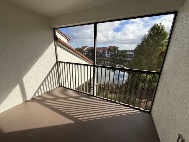 Building Photo - ANNUAL RENTAL - FAIRWAY PRESERVE- 2 BED / 2 BATH WITH LAKE VIEW