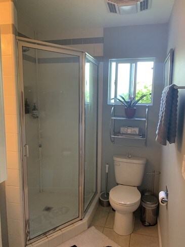 Building Photo - 2026 Holly Hill Ter