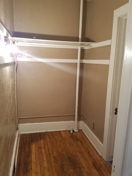 Building Photo - 515 W Washington St