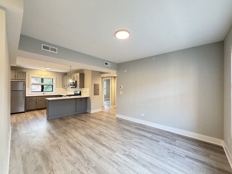 Building Photo - 1131 Oak Ave