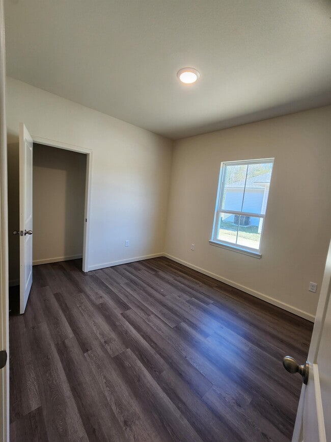 Building Photo - 20963 Oregon St