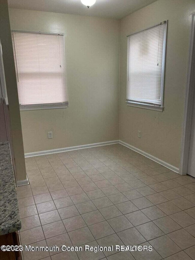 Building Photo - 2 Robinson Ct