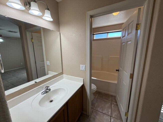 Building Photo - 3623 W Villa Linda Dr