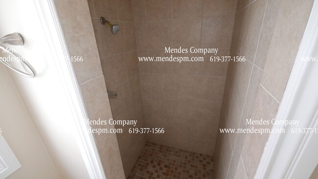 Building Photo - 1735 E 10th St