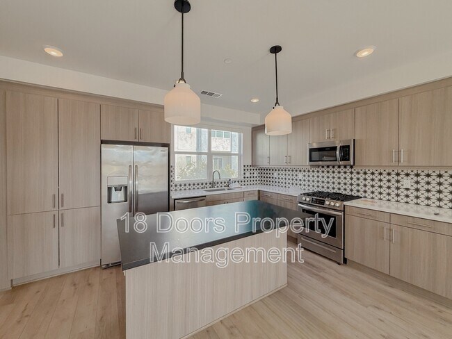 Building Photo - 10482 San Diego Mission Rd