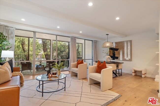 Building Photo - 850 Kings Rd