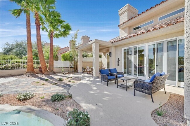 Building Photo - 8161 Round Hills Cir