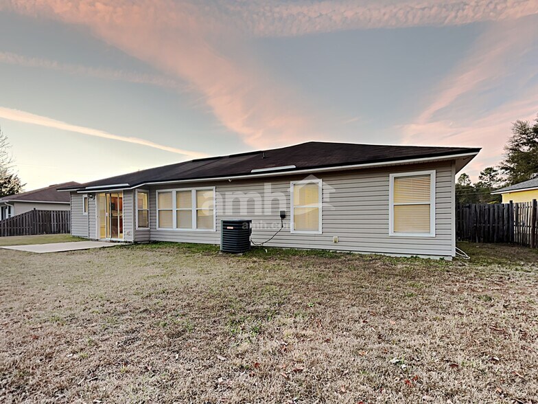 Building Photo - 86336 Augustus Ave