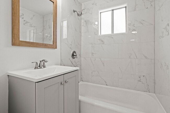 Building Photo - 1 Bed/1 Bath RENOVATED Camillus Apartments...