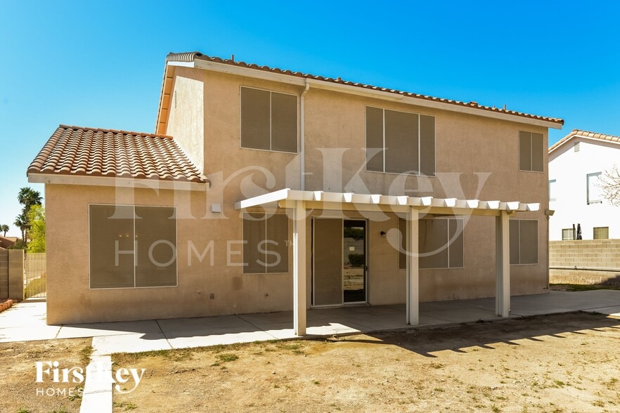 Building Photo - 820 Crescent Moon Dr