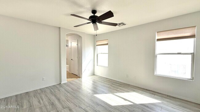 Building Photo - 1103 E Grove St