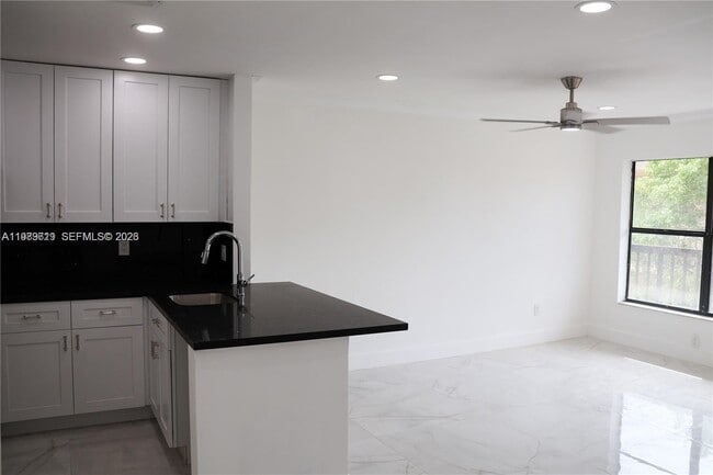 Building Photo - 2550 W 67th Pl