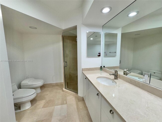 Building Photo - 16500 Collins Ave