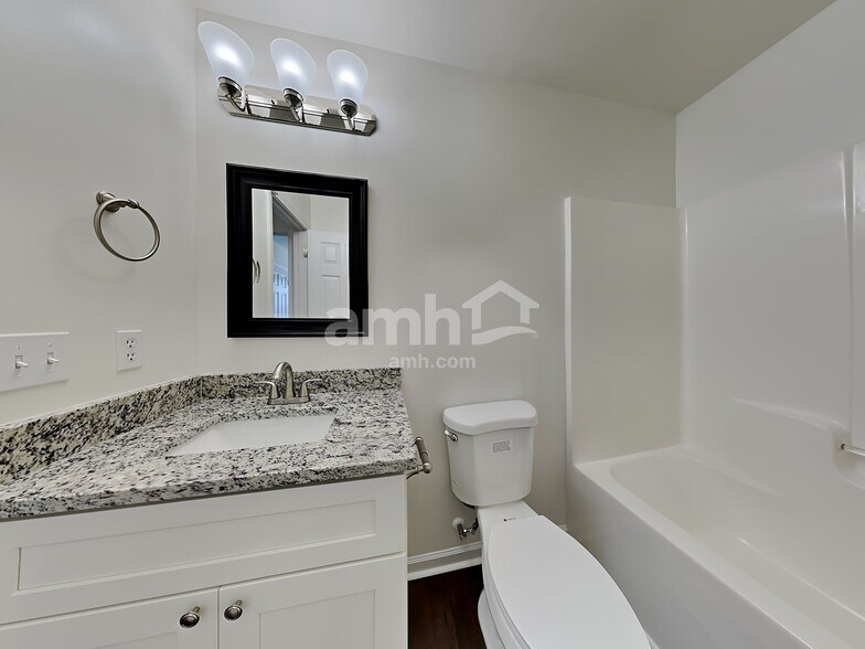 Building Photo - 1856 Planters Walk Dr