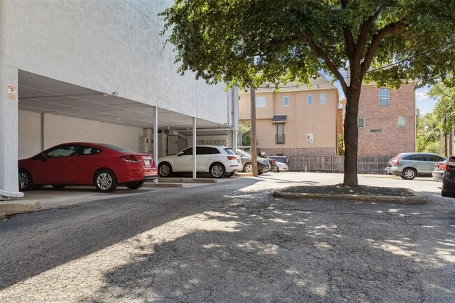 Building Photo - Modern One Bedroom Apartment in North Oak Lawn!
