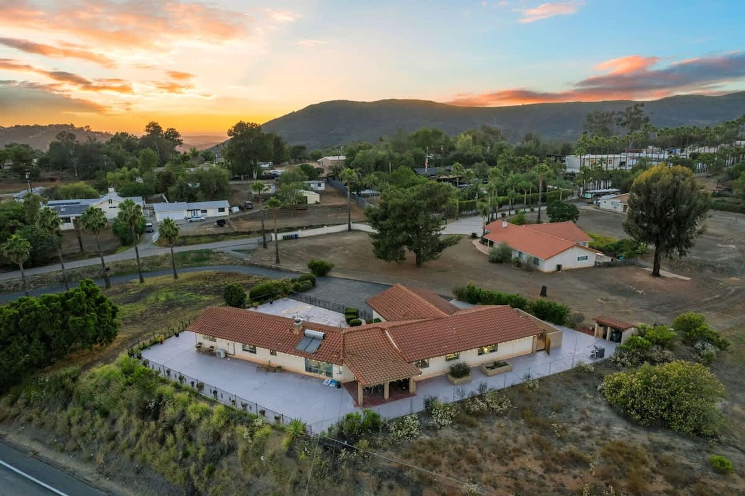 Building Photo - 14552 Skyline Truck Trail