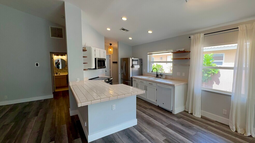 Building Photo - 5465 Grande Palm Cir