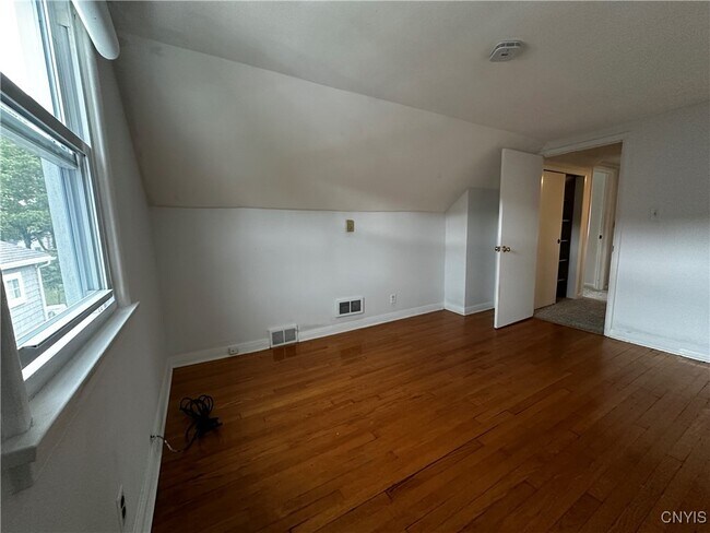 Building Photo - 1411 Lancaster Ave