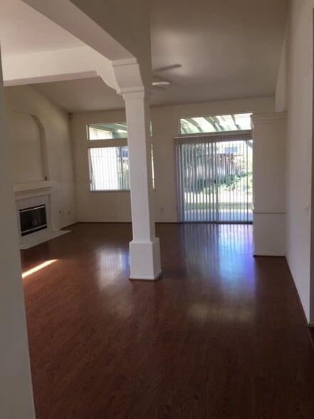 Building Photo - 39431 Bluffside Way