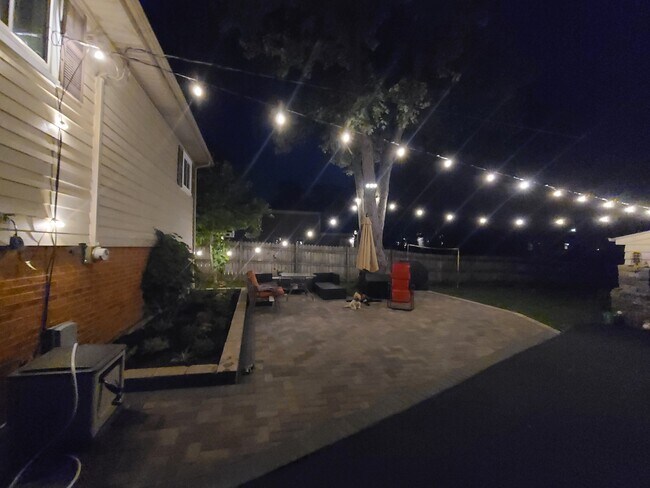 Building Photo - 711 E Main St