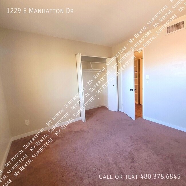 Building Photo - 1229 E Manhatton Dr