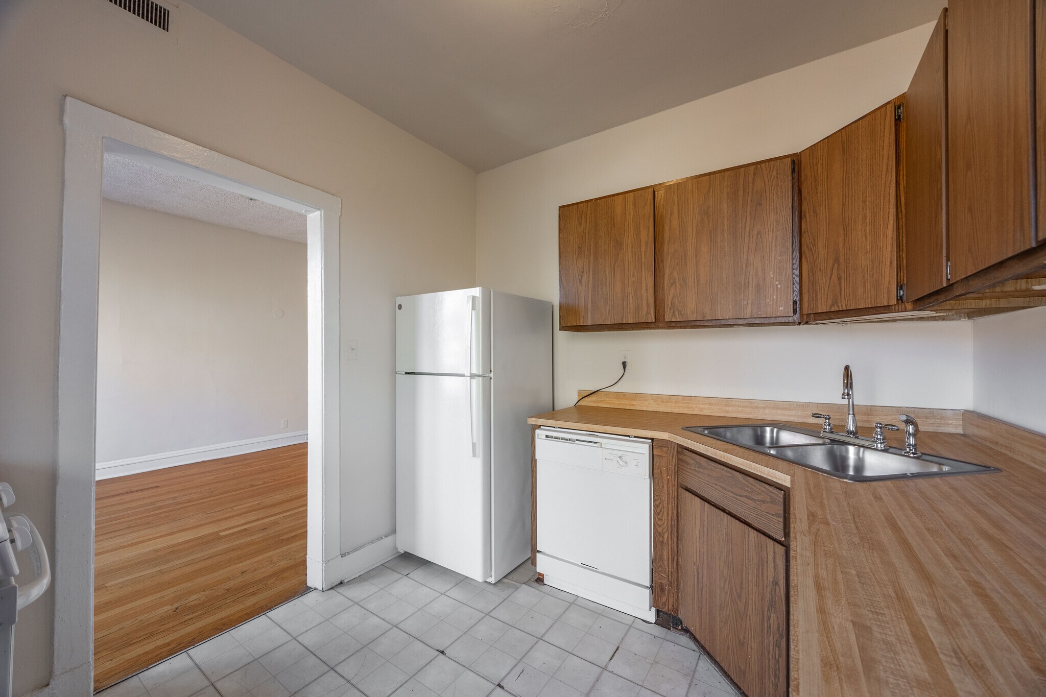 Building Photo - 3523 N Racine Ave