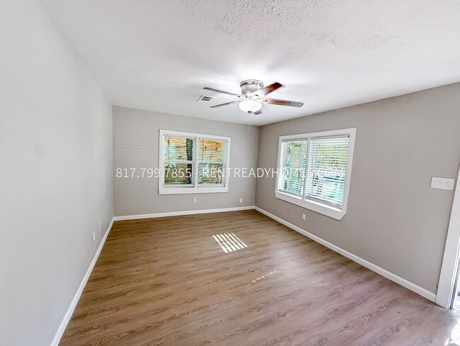 Building Photo - 1400 E 25th St