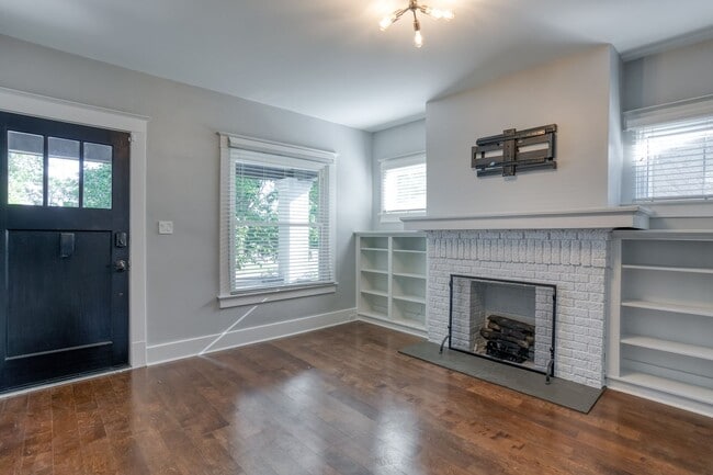 Building Photo - HOUSE FOR RENT